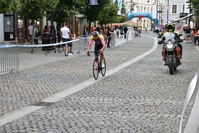 在竞赛激烈 在竞赛激烈